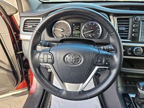 Used 2017 Toyota Highlander XLE image 10