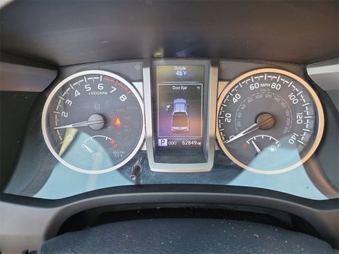 Used 2021 Toyota Tacoma SR5 w/ Trail Edition image 29