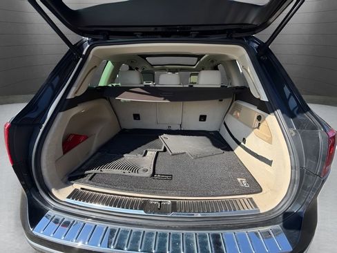 Used 2015 Volkswagen Touareg Lux image 21