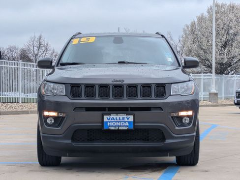 Used 2019 Jeep Compass Latitude image 3