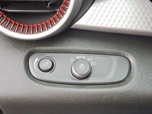 Used 2024 Chevrolet Trax RS image 24