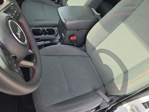 Used 2024 Jeep Wrangler Unlimited Rubicon image 16