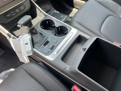 New 2026 Kia Carnival FWD image 9
