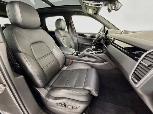Certified 2023 Porsche Cayenne AWD/4WD image 29