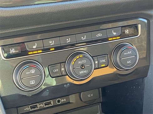 Used 2019 Volkswagen Tiguan SE image 27