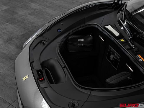 Used 2021 Ferrari F8 Tributo RWD image 10