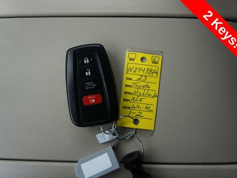 Used 2023 Toyota Highlander XLE AWD/4WD image 35