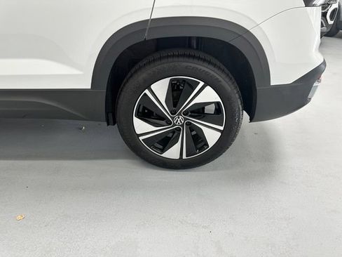 New 2025 Volkswagen Taos SE w/ Panoramic Sunroof Package AWD/4WD image 20