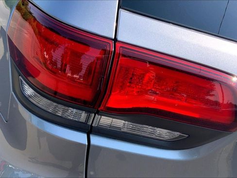 Used 2021 Jeep Grand Cherokee High Altitude AWD/4WD image 28