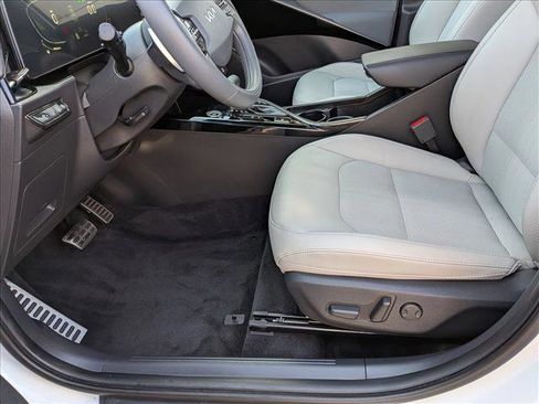 Used 2024 Kia Niro EX Touring FWD image 15
