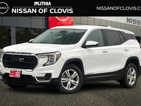 Used 2024 GMC Terrain SLE image 1