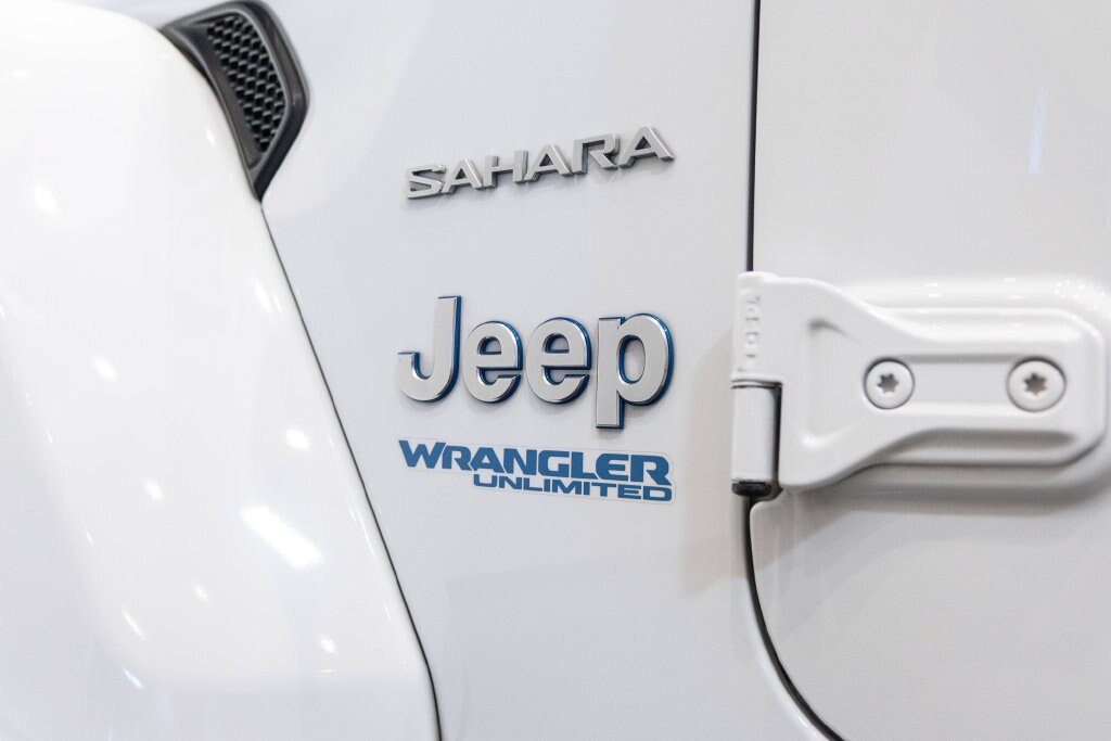 Used 2022 Jeep Wrangler Unlimited Sahara w/ Cold Weather Group AWD/4WD image 14