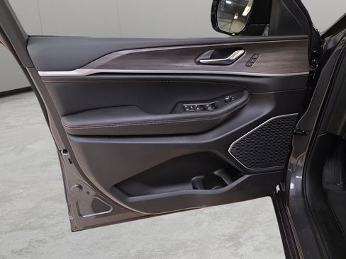 New 2026 Jeep Grand Cherokee L Limited image 10