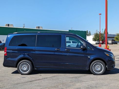 Used 2017 Mercedes-Benz Metris Passenger image 8