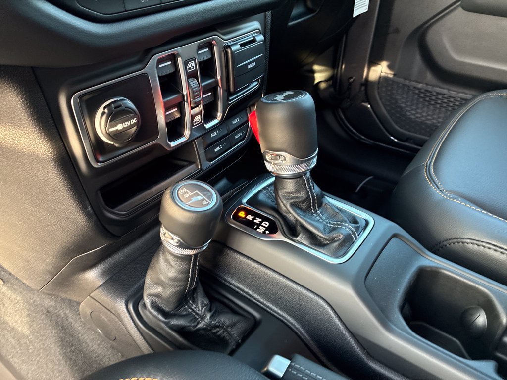 New 2026 Jeep Wrangler Unlimited Sahara AWD/4WD image 25