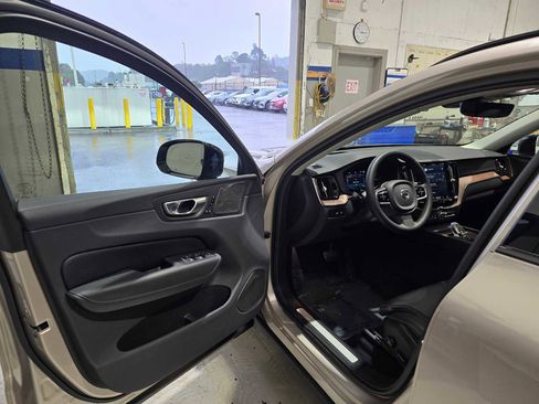 Used 2023 Volvo XC60 T8 Ultimate image 20