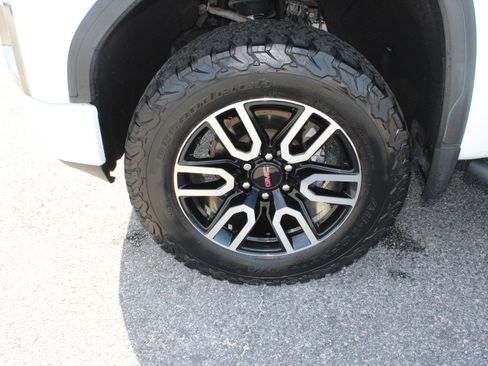 Used 2021 GMC Sierra 1500 AT4 w/ AT4 Premium Package AWD/4WD image 11