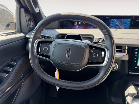 New 2026 Lincoln Navigator Reserve w/ Jet Appearance Package AWD/4WD image 12