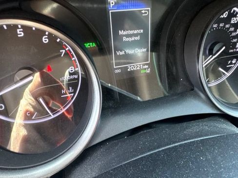 Used 2024 Toyota Camry SE FWD image 11