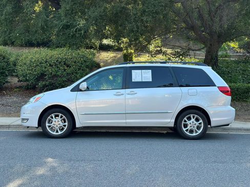 Used 2005 Toyota Sienna XLE Limited FWD image 2