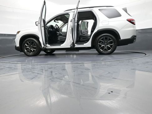 Used 2024 Honda Pilot Elite image 51