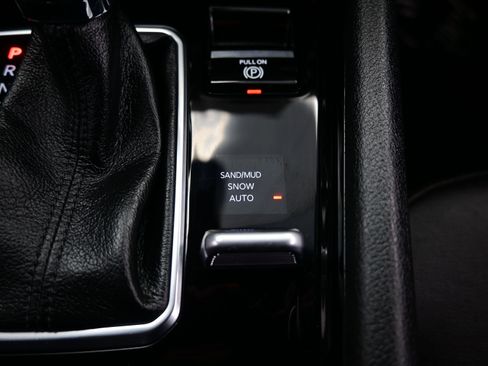 Used 2024 Jeep Compass Limited image 22