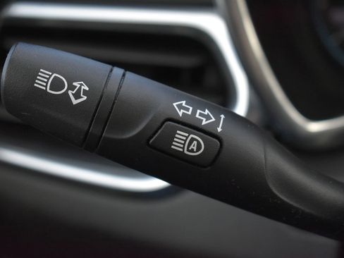 Used 2019 Chevrolet Equinox LT w/ Driver Convenience Package image 19