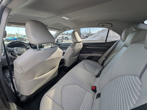 Used 2022 Toyota Camry SE image 16