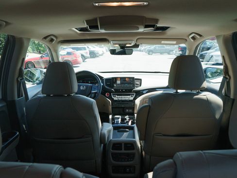 Used 2021 Honda Pilot Touring image 15