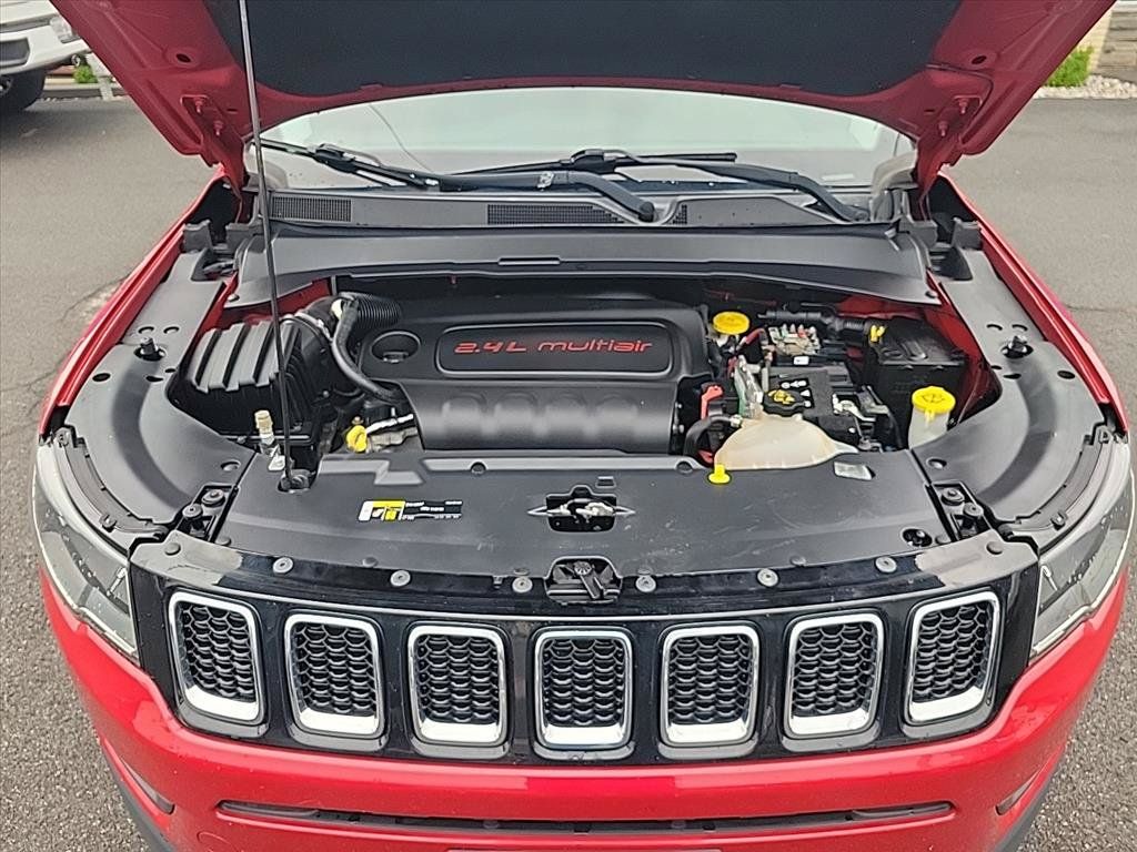 Used 2019 Jeep Compass Latitude AWD/4WD image 9