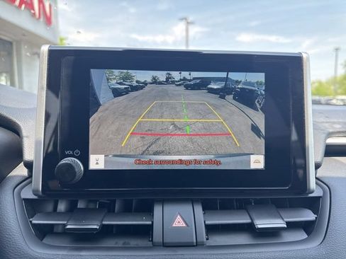 Used 2025 Toyota RAV4 XLE AWD/4WD image 16