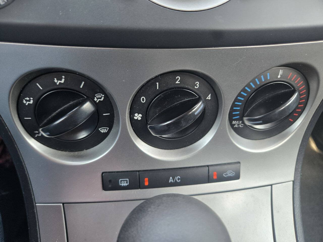 Used 2010 MAZDA MAZDA3 i Touring FWD image 16