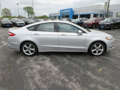 Used 2016 Ford Fusion SE w/ Equipment Group 201A image 6