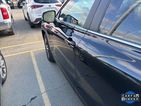 Certified 2024 Toyota Highlander XLE image 36