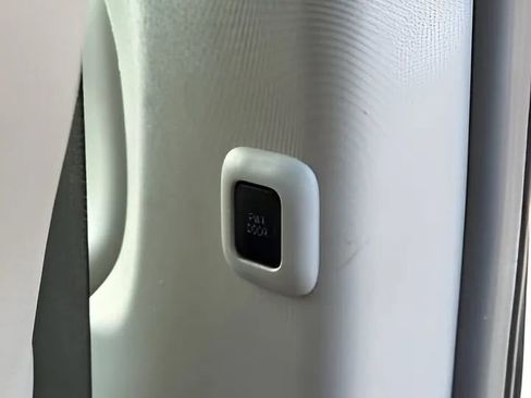 Used 2014 Toyota Sienna XLE image 34