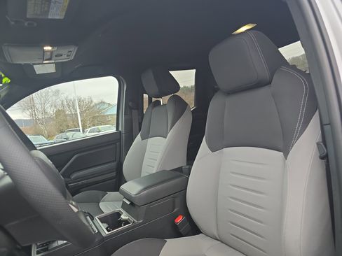 Used 2025 Toyota Tacoma TRD Sport image 12