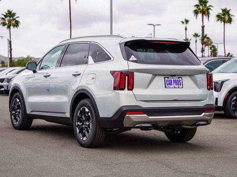 New 2026 Kia Sorento S image 5