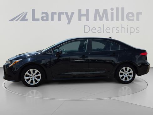 Certified 2025 Toyota Corolla LE FWD image 2