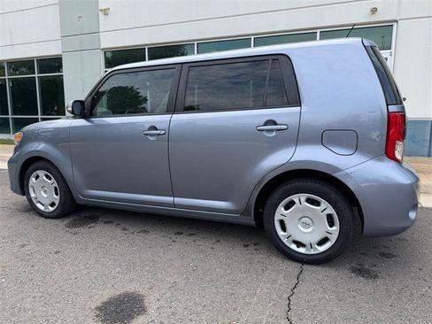 Used 2011 Scion xB FWD image 8