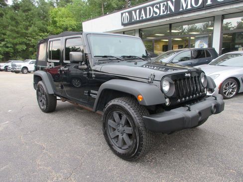 Used 2017 Jeep Wrangler Unlimited Sport w/ Quick Order Package 24S AWD/4WD image 3