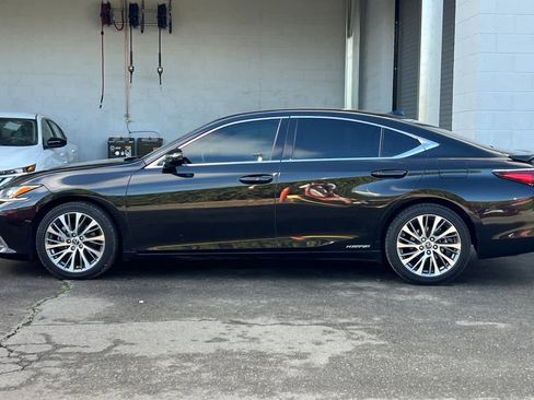 Used 2021 Lexus ES 300h w/ Premium Package image 6