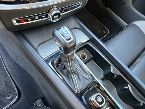 Used 2020 Volvo V60 T6 R-Design w/ Advanced Package image 33