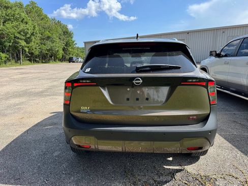 Used 2025 Nissan Kicks SR FWD image 7