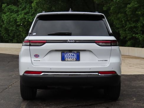 Used 2023 Jeep Grand Cherokee Limited w/ Trailer Tow Prep Group (B) AWD/4WD image 15