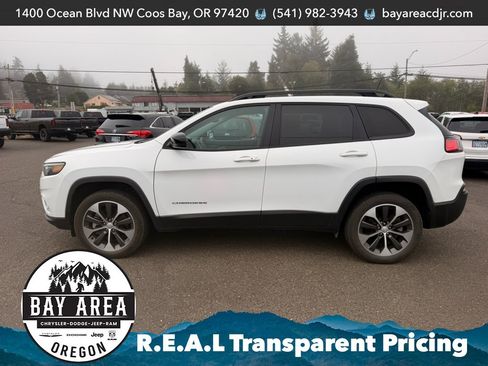 Used 2022 Jeep Cherokee Limited w/ Elite Package AWD/4WD image 3