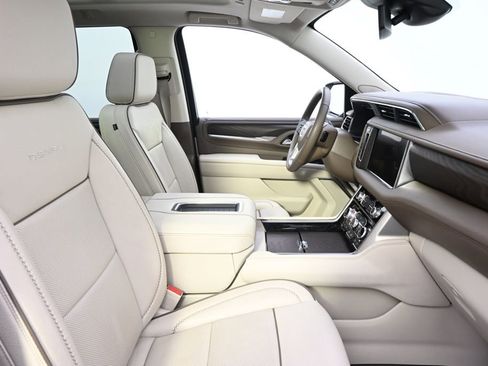 Used 2023 GMC Yukon Denali AWD/4WD image 16