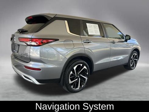 Used 2023 Mitsubishi Outlander SE FWD image 3
