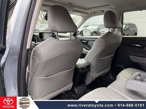 Used 2020 Toyota Highlander XLE image 14