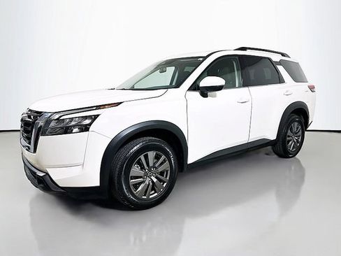 Used 2025 Nissan Pathfinder SV FWD image 3