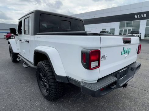 Used 2022 Jeep Gladiator Willys image 2